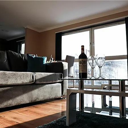Diamond - Eaglesham Court Appartement *