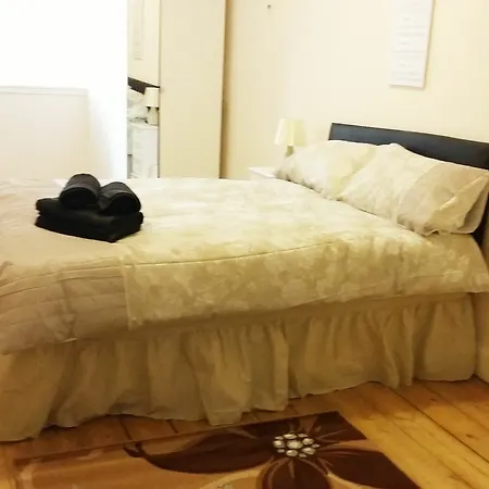 Large 3 Bed West End Apartment *