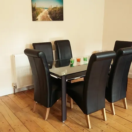 Large 3 Bed West End Apartment *