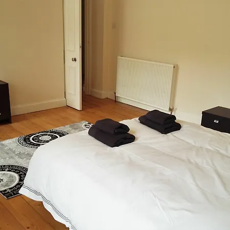 Large 3 Bed West End * Glasgow