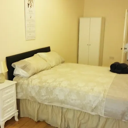 Large 3 Bed West End Glasgow