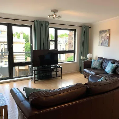 3 Bedroom Hillhead, With Balcony And Roof Garden Apartment *