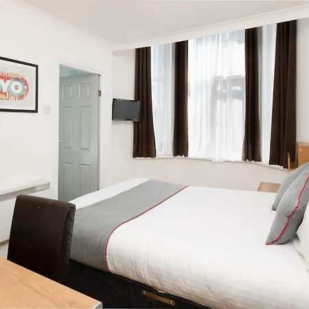 Charing Cross 3*