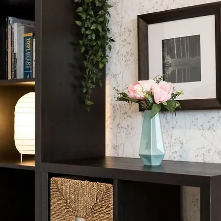 Bright Riverside Apt. W/ Terrace Appartamento