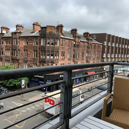 Apartment 3 Bedroom Hillhead, With Balcony And Roof Garden *