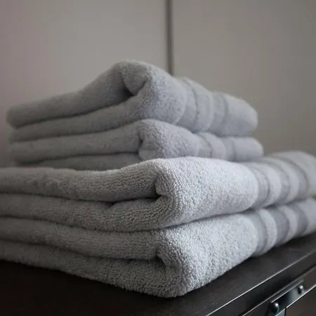 Comfortable And Fresh 1 Bedroom Apartment *