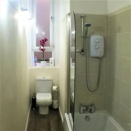 Trefoil - 2 Bedrooms * Glasgow