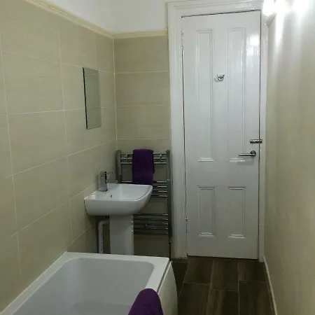 Trefoil - 2 Bedrooms * Glasgow