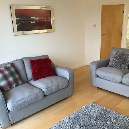 City Centre With River Clyde Views Apartment *