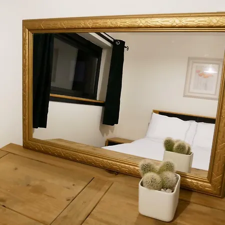 City Centre Riverside With Private Parking Apartment