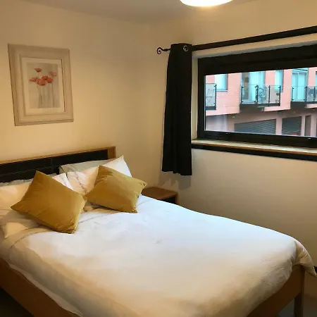 City Centre Riverside With Private Parking Apartment *