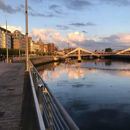 Apartment City Centre With River Clyde Views