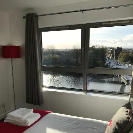 شقة City Centre With River Clyde Views