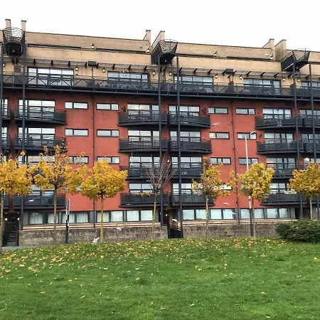 City Centre Riverside With Private Parking Apartment *