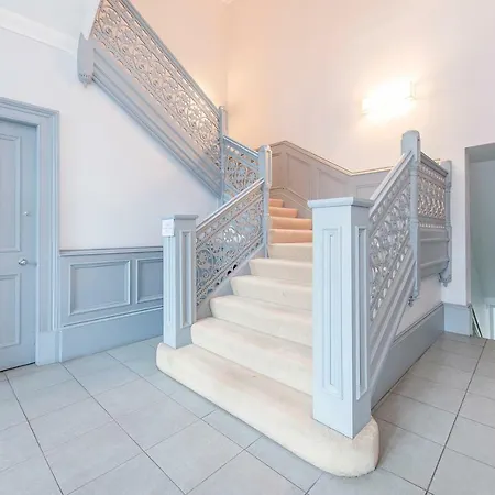 The Mews Luxury Apartment *
