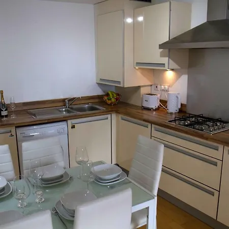شقة City Centre With River Clyde Views *