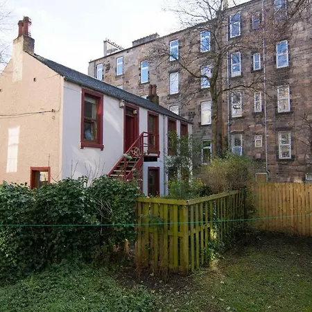 The Cottage. Woodlands, West End. Apartment *