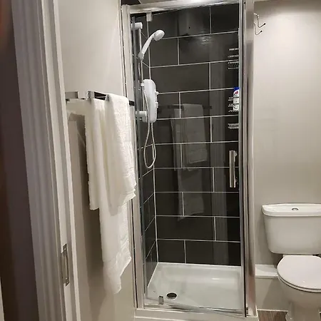 3 Bedroom Luxury Apartment *