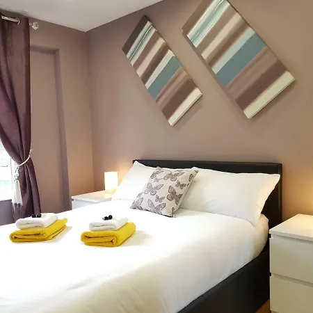 Glasgow's Modern & Stylish 3 Bedroom Aparment Apartment