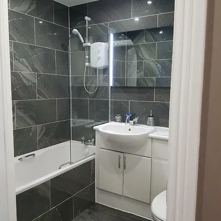 Glasgow's Modern & Stylish 3 Bedroom Aparment *