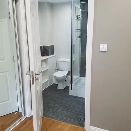 Glasgow's Modern & Stylish 3 Bedroom Aparment