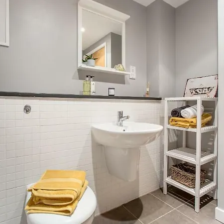 Lomond Serviced Apartments- Merchant's *