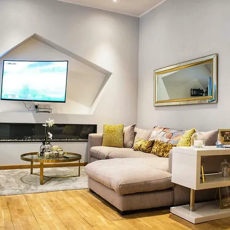 Apartment 2 Bed Chic In Centre *
