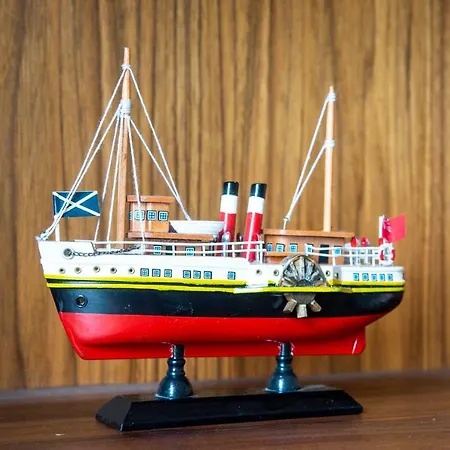 Apartment 32 Victoria Crescent Road *