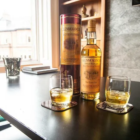 32 Victoria Crescent Road *