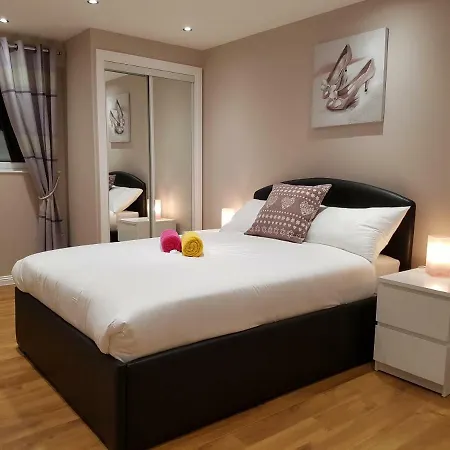 Glasgow's Centre Refined 3 Bedroom *
