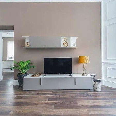Beautiful Mairi Villa Glasgow