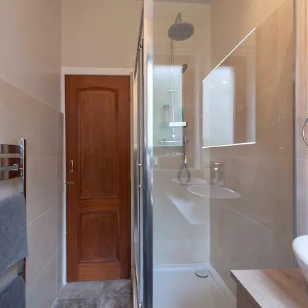Bright, Spacious & Peaceful In Sunny Dennistoun Glasgow