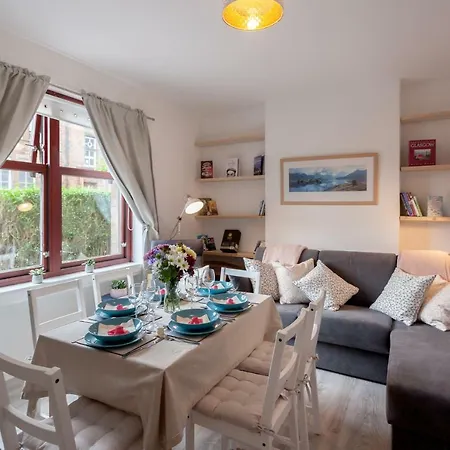 Bright, Spacious & Peaceful In Sunny Dennistoun Appartamento Glasgow