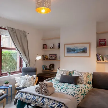 Bright, Spacious & Peaceful In Sunny Dennistoun
