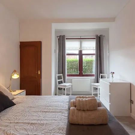 Bright, Spacious & Peaceful In Sunny Dennistoun Appartamento *