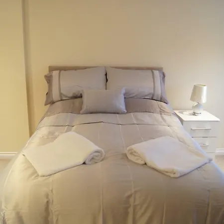 Modern, Cosy In Bearsden With Private Parking * Glasgow