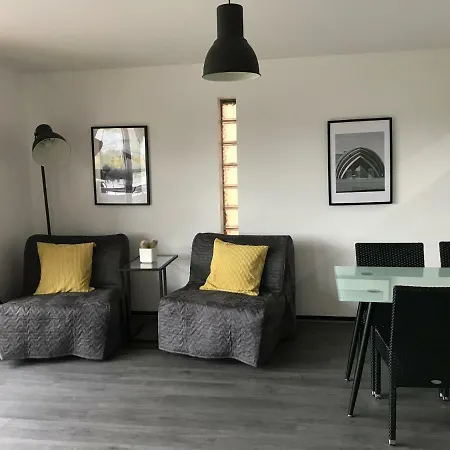 City Centre Riverside With Private Parking Apartment