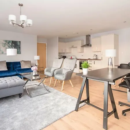 Luxury 2 Bed 2 Bath - Free Parking Apartment Glasgow
