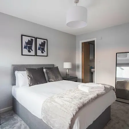 아파트 Luxury 2 Bed 2 Bath - Free Parking *