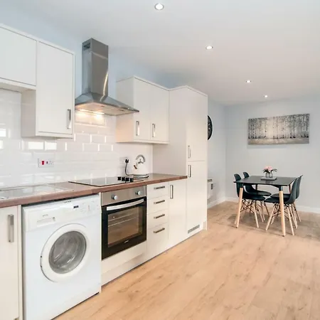 Luxury 2 Bed 2 Bath - Free Parking *