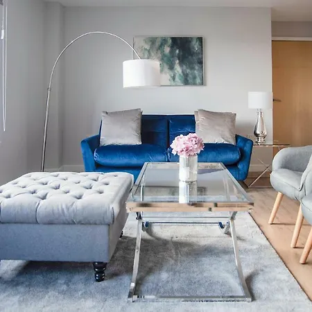 아파트 Luxury 2 Bed 2 Bath - Free Parking