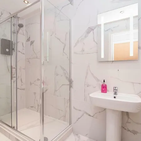 Luxury 2 Bed 2 Bath - Free Parking 글라스고