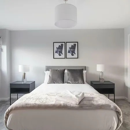 Luxury 2 Bed 2 Bath - Free Parking *
