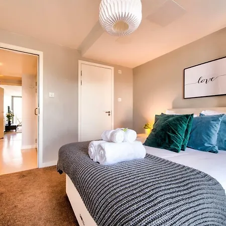 Apartment City Centre Riverview With Free Parking And Balcony