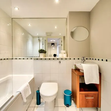 City Centre Riverview With Free Parking And Balcony Apartment Glasgow