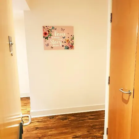 Apartment Bright, Spacious 2 Bedroom In The Heart Of City Glasgow