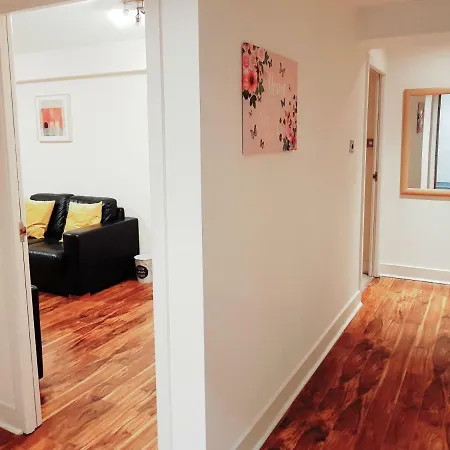 Bright, Spacious 2 Bedroom In The Heart Of City