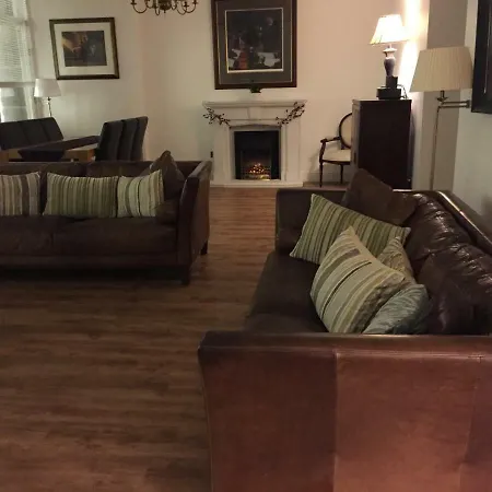 10 Buchanan Street Apartment *