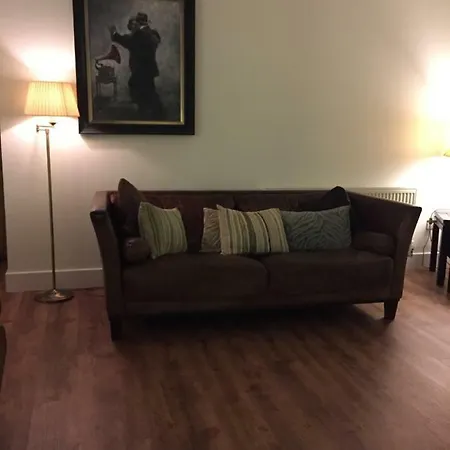 Apartment 10 Buchanan Street *