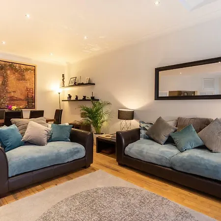 Charing Cross 3 - 4bed-historical - Townhouse In City Ferienhaus